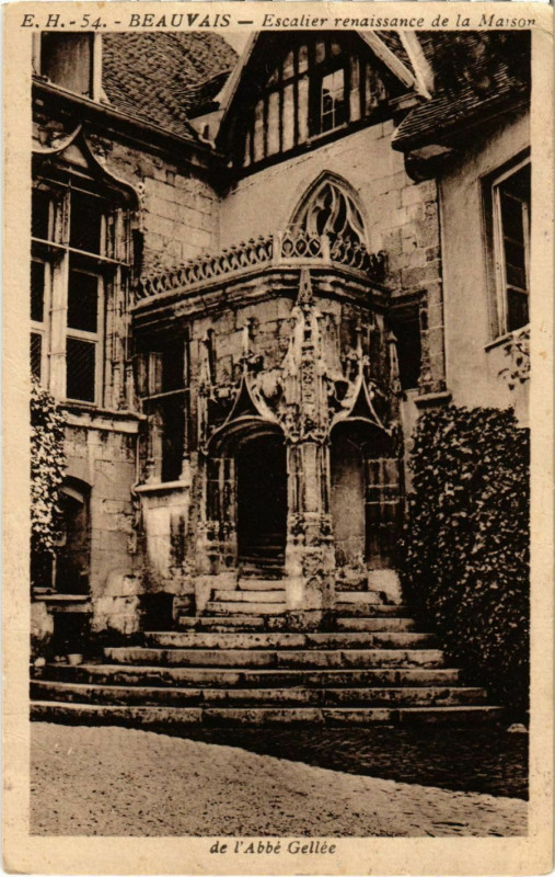 Carte postale ancienne Beauvais - Maison de l'Abbe Gellee - Escalier Renaissance à Beauvais