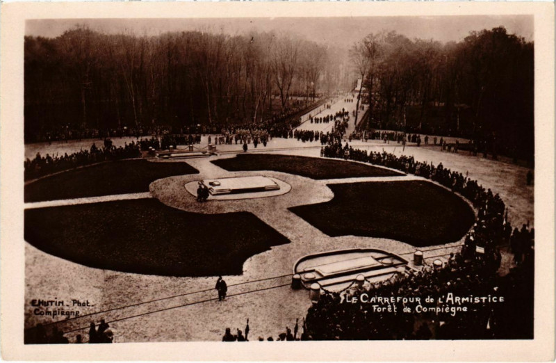 Carte postale ancienne Compiegne - Le Carrefour de l'Armistice - Foret de Compiegne à Compiègne