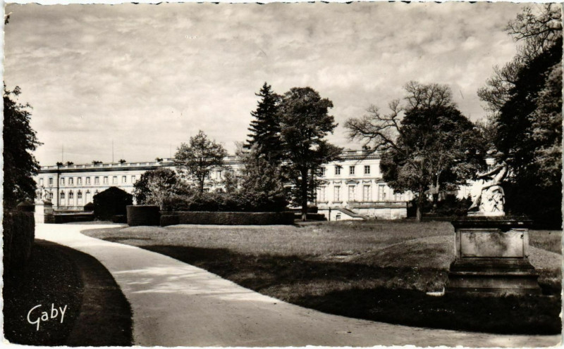 Carte postale ancienne Compiegne - Le Chateau - Demeure des Rois Louis Xiv et Louis Xv à Compiègne