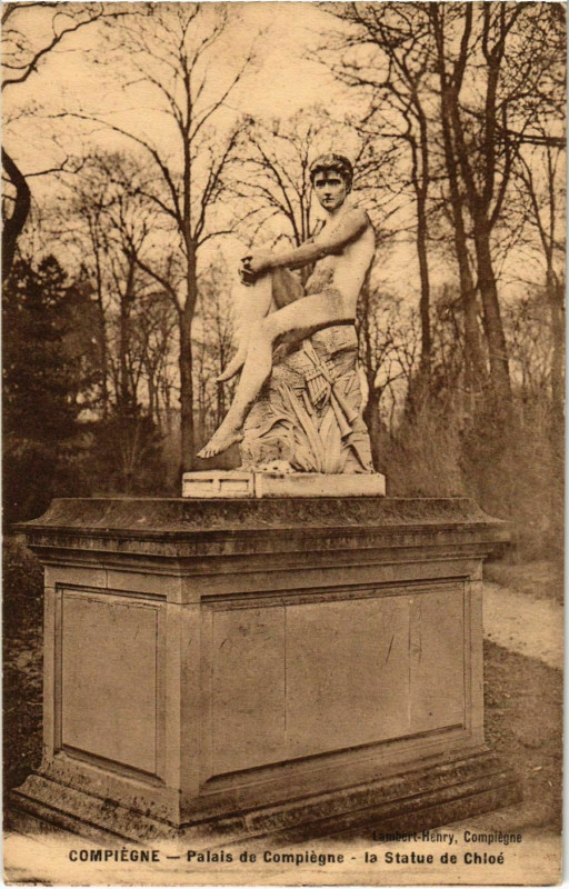 Carte postale ancienne Compiegne - Palais de Compiegne - La Statue de Chioe à Compiègne