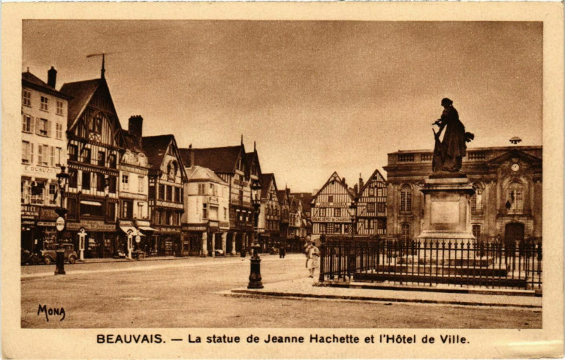 Carte postale ancienne Beauvais - La Statue de Jeanne Hachette et l'Hotel de Ville à Beauvais