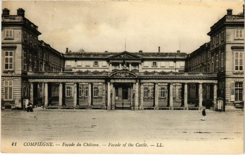 Carte postale ancienne Compiegne - Facade du Chateau à Compiègne