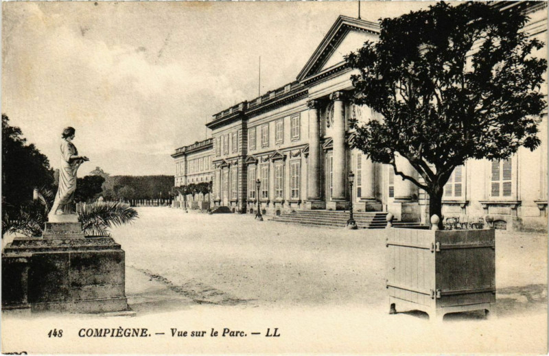 Carte postale ancienne Compiegne - Vue sur le Parc à Compiègne