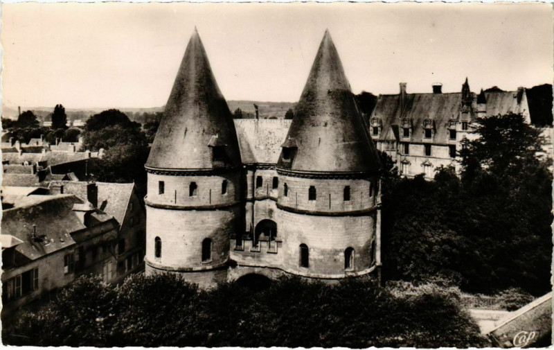 Carte postale ancienne Beauvais - Ensemble du Palais de Justice à Beauvais
