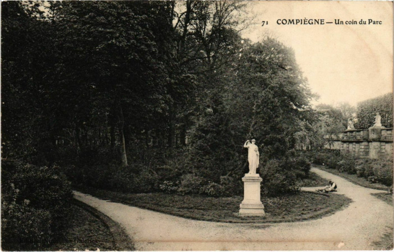 Carte postale ancienne Compiegne - Un Coin du Parc à Compiègne