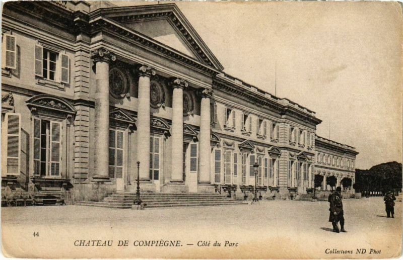 Carte postale ancienne Compiegne - Chateau de Compiegne - Cote du Parc à Compiègne