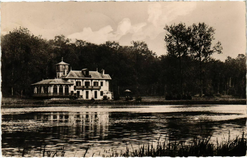 Carte postale ancienne Compiegne - La Foret de Compiegne - Les Etangs de Saint-Pierre à Compiègne