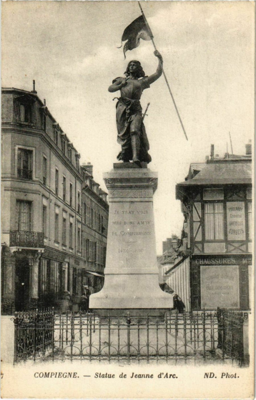 Carte postale ancienne Compiegne - Statue de Jeanne d'Arc à Compiègne