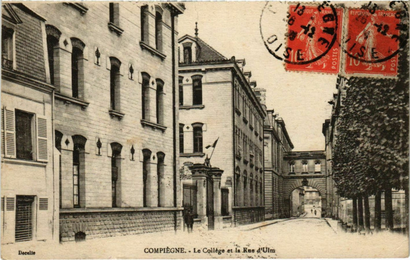 Carte postale ancienne Compiegne - Le College et la Rue d'Ulm à Compiègne