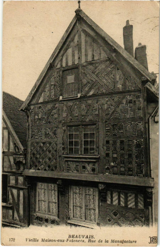 Carte postale ancienne Beauvais - Vieille Maison aux Faiences - Rue de la Manufacture à Beauvais