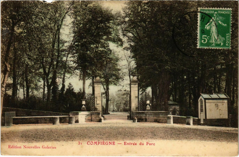 Carte postale ancienne Compiegne - Entree du Parc à Compiègne