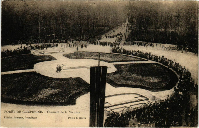 Carte postale ancienne Compiegne - Foret de Compiegne - Clairiere de la Victoire à Compiègne
