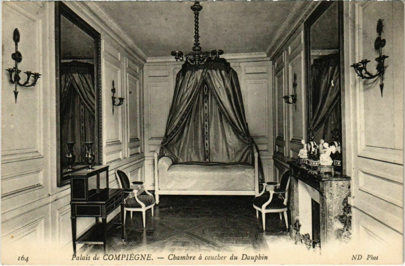 Carte postale ancienne Compiegne - Palais de Compiegne - Chambre a Coucher du Dauphin à Compiègne