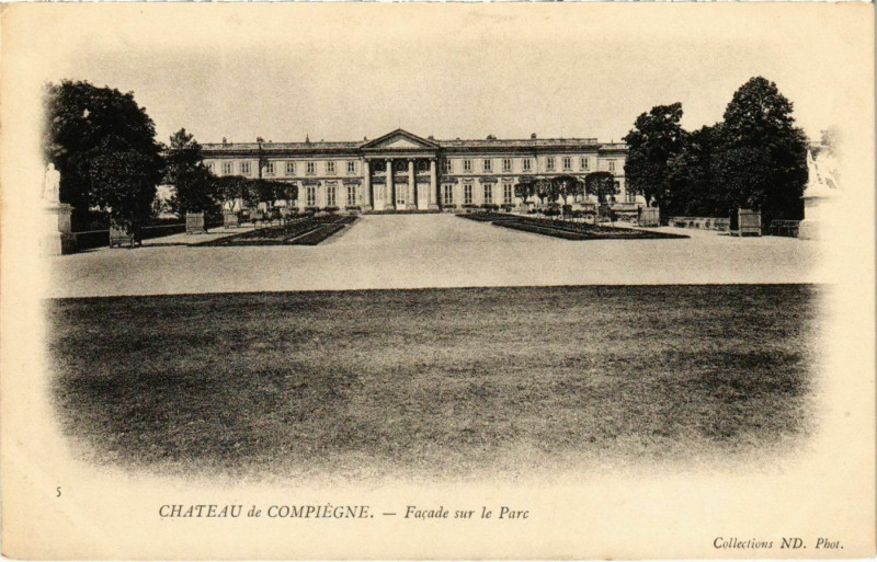 Carte postale ancienne Compiegne - Chateau de Compiegne - Facade sur le Parc à Compiègne