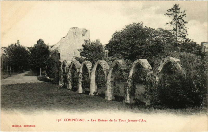 Carte postale ancienne Compiegne - Les Ruines de la Tour Jeanne-d'Arc à Compiègne