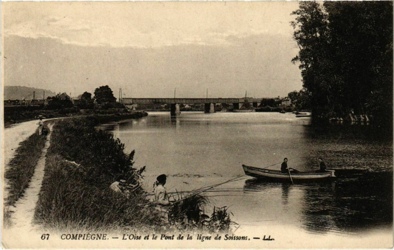 Carte postale ancienne Compiegne - L'Oise et le Pont de la Ligne de Soissons à Compiègne