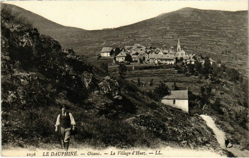 Carte postale ancienne Oisans- Le Village d'Huez France