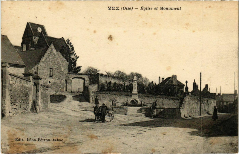Carte postale ancienne Vez- Eglise et Monument France à Vez