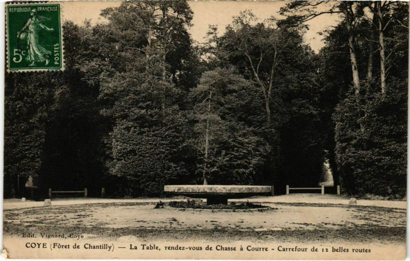 Carte postale ancienne Fôret de Chantilly - La Table, rendez-vous de Chasse à Courre à Chantilly
