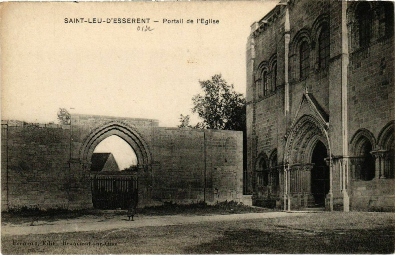 Carte postale ancienne Saint leu d'Esserent- Portail de l'Eglise France à Saint-Leu-d'Esserent