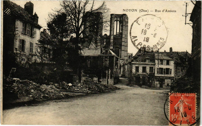 Carte postale ancienne Noyon- Rue d'Amiens France à Noyon