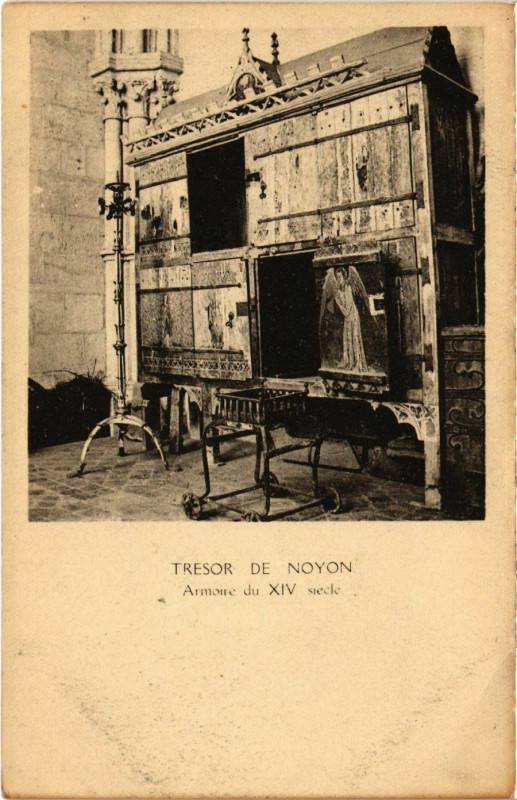 Carte postale ancienne Noyon- Tresor, Armoire du Xvi siecle France à Noyon