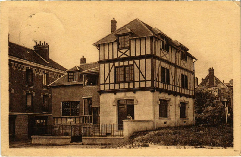 Carte postale ancienne Noyon- Musee Calvin France à Noyon