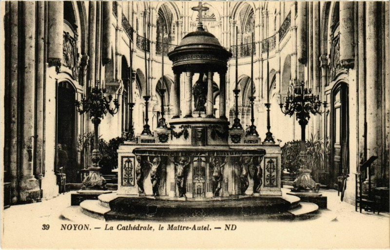 Carte postale ancienne Noyon- La Cathedrale , Le Maitre Autel France à Noyon