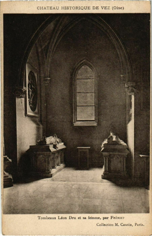 Carte postale ancienne Chateau Historique de Vez, Tombeaux Leon et sa femme France à Vez