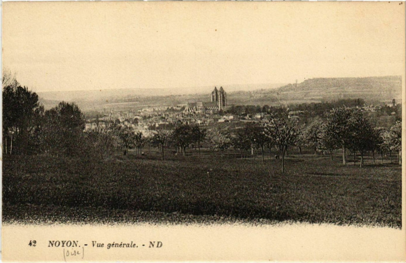 Carte postale ancienne Noyon- vue generale France à Noyon