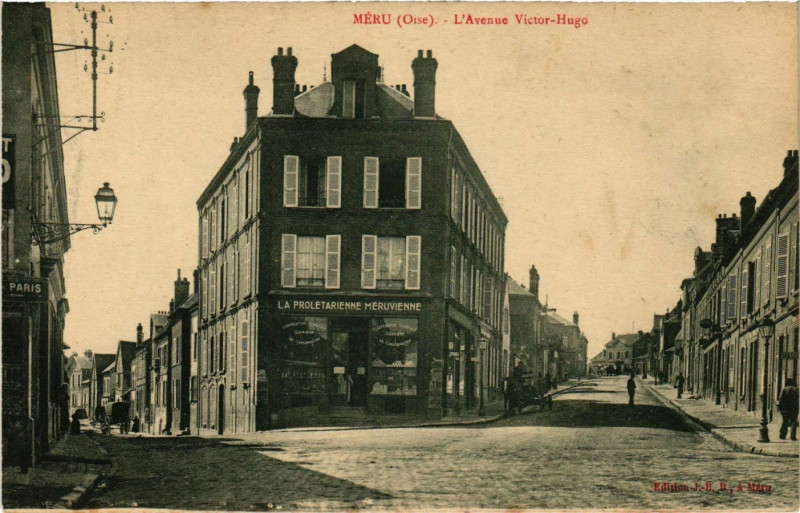 Carte postale ancienne Meru- Avenue Victor Hugo France à Méru