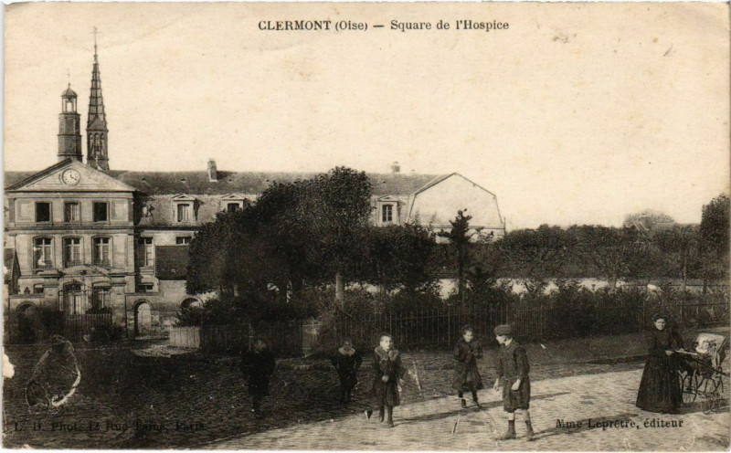 Carte postale ancienne Clermont- Square de l'Hospice France à Clermont