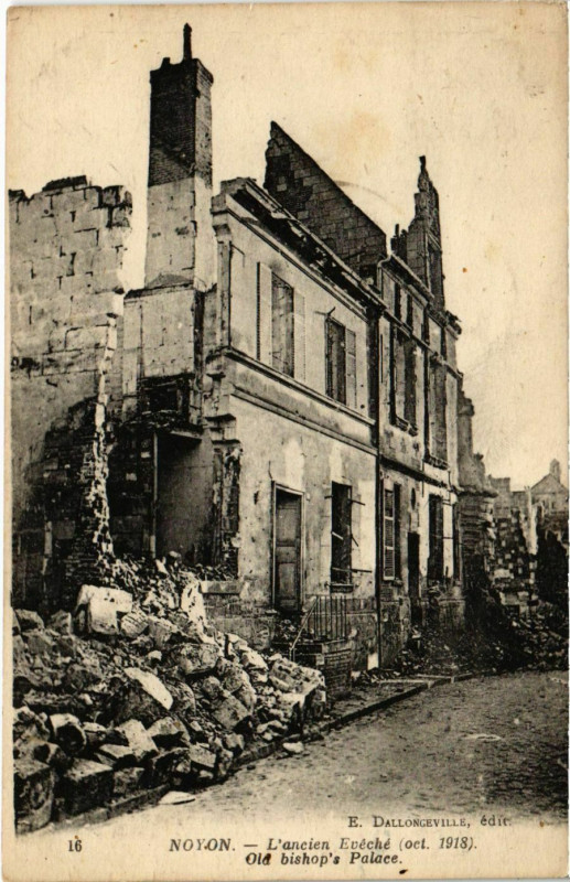 Carte postale ancienne Noyon- Ancien Eveche France à Noyon