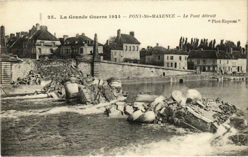 Carte postale ancienne Pont Sainte Maxence- Le Pont detruit France à Pont-Sainte-Maxence