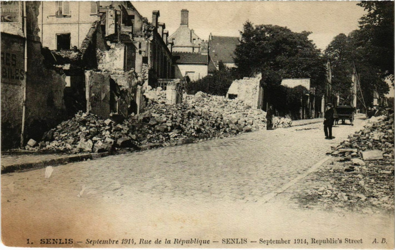 Carte postale ancienne Senlis- Septembre 1914, Rue de la Republique France à Senlis