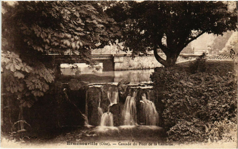 Carte postale ancienne Ermenonville- Cascade du Pont de la Lanterne France à Ermenonville