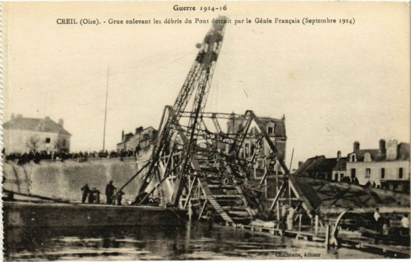 Carte postale ancienne Creil- Grue enlevant les debris du Pont detruit France à Creil