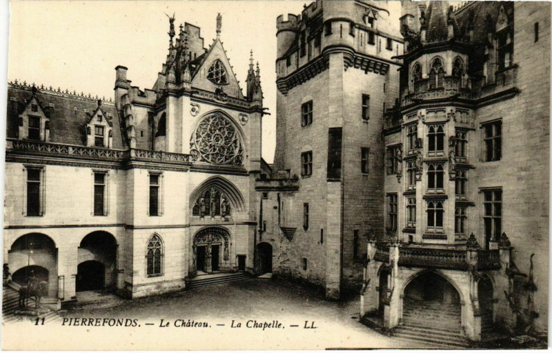 Carte postale ancienne Pierrefonds- Le Chateau, La Chapelle France à Pierrefonds