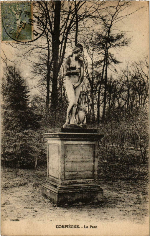 Carte postale ancienne Compiegne- Le Parc et le Chateau France à Compiègne