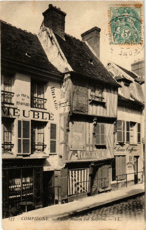 Carte postale ancienne Compiegne- Vieille Maison rue Solferino France à Compiègne