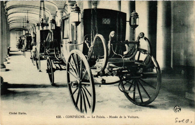 Carte postale ancienne Compiegne- Le Palais, Musee de la Voiture France à Compiègne