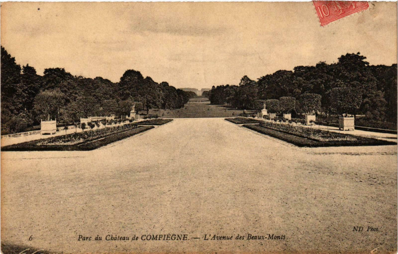 Carte postale ancienne Compiegne- Parc du Chateau, Avenue des Beaux Monts France à Compiègne