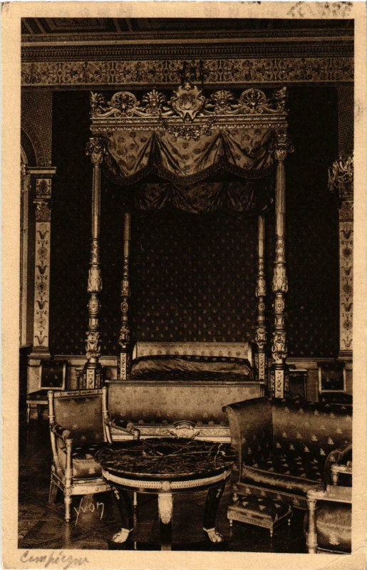 Carte postale ancienne Compiegne- Chateau, Le Lit des Imperatrice France à Compiègne