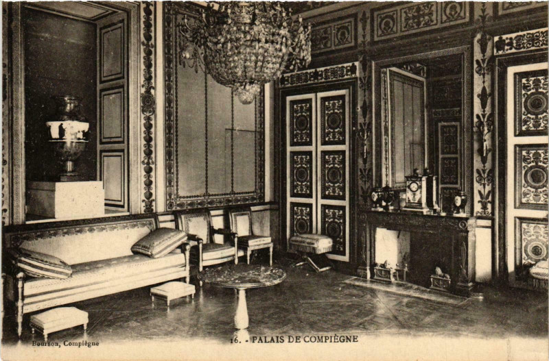 Carte postale ancienne Compiegne- Le Palais France à Compiègne