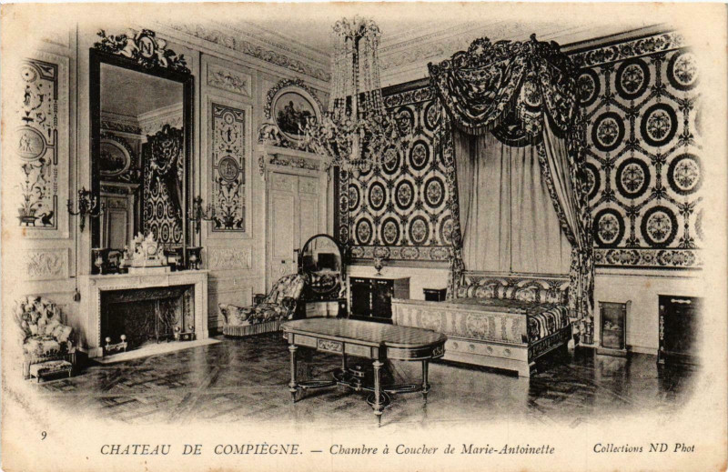Carte postale ancienne Compiegne- Chateau, Chambre a Coucher de Marie Antoinette France à Compiègne