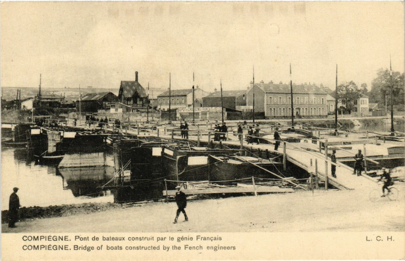 Carte postale ancienne Compiegne- Pont de bateaux France à Compiègne