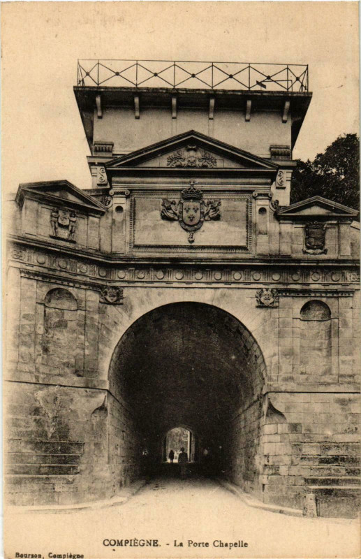 Carte postale ancienne Compiegne- La Porte Chapelle France à Compiègne
