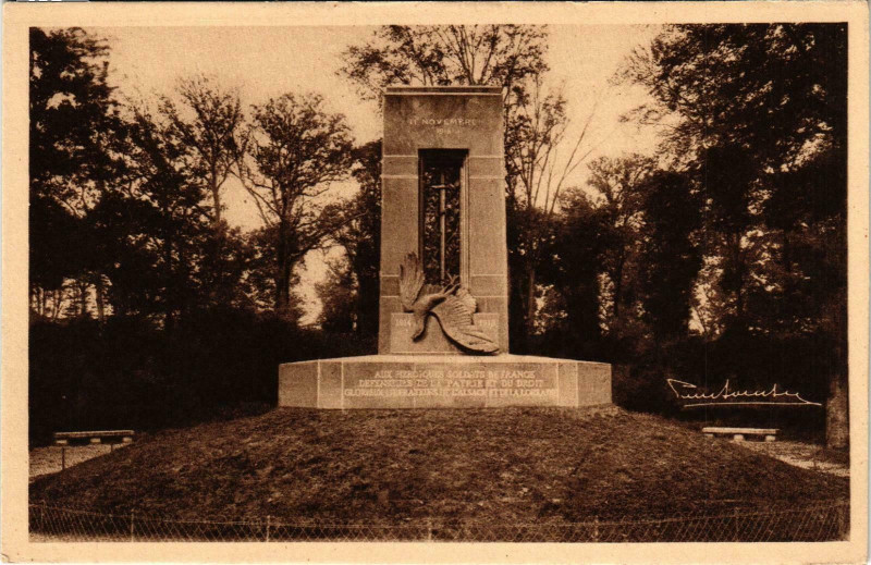 Carte postale ancienne Compiegne- La Foret, Monument de l'Armistice France à Compiègne