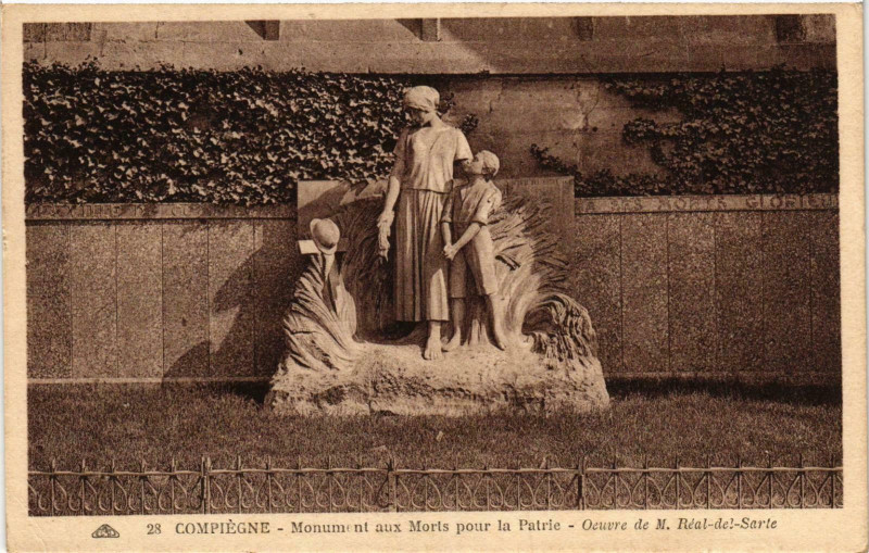 Carte postale ancienne Compiegne- Monument aux Morts France à Compiègne