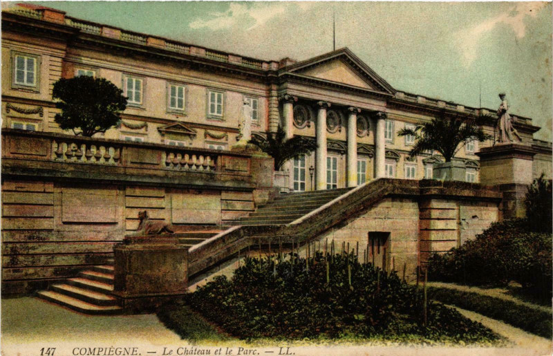 Carte postale ancienne Compiegne- Le Chateau et le Parc France à Compiègne
